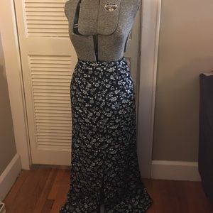 NWOT Mossimo pheasant skirt with small buttons